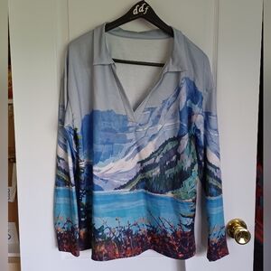 NEW WITH TAGS JIANA LARGE LONG SLEEVE COLLARED MOUNTAIN/FOREST/RIVER SCENE TOP